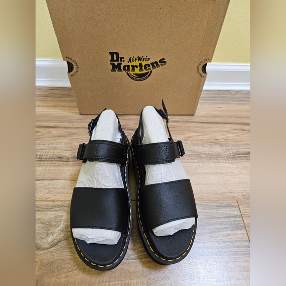 Dr. Martens VOSS WOMEN'S LEATHER STRAP PLATFORM SANDALS, size US 9 - Picture 3 of 12